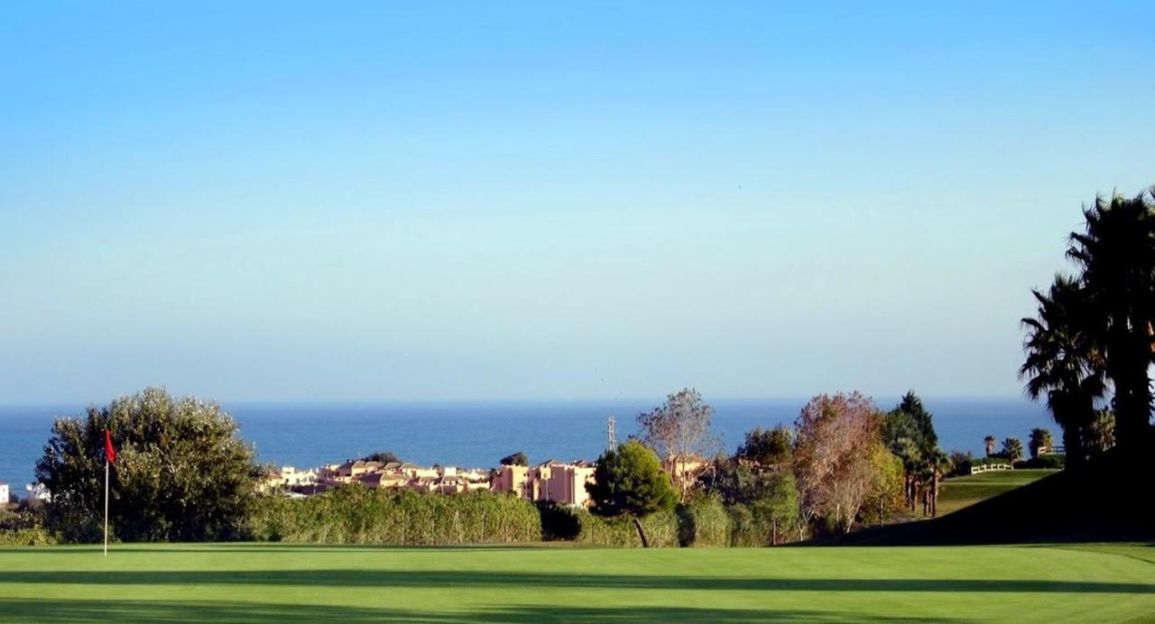 Casares Beach Golf Apartment With Private Garden Direct Pool Access ภายนอก รูปภาพ