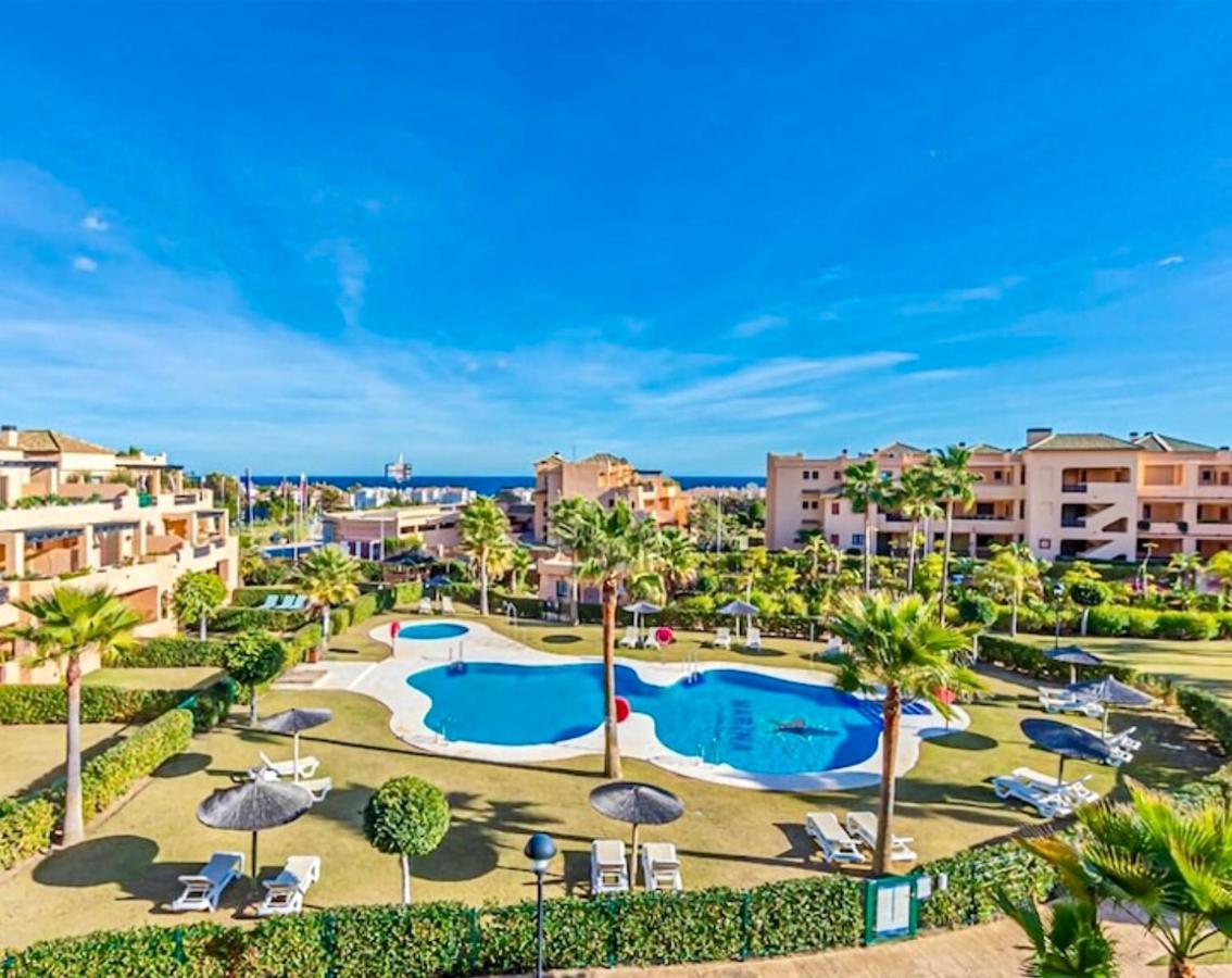 Casares Beach Golf Apartment With Private Garden Direct Pool Access ภายนอก รูปภาพ