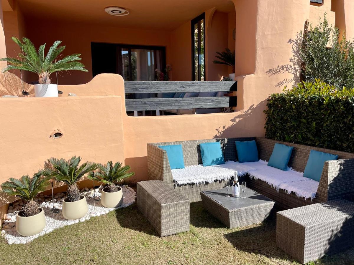 Casares Beach Golf Apartment With Private Garden Direct Pool Access ภายนอก รูปภาพ