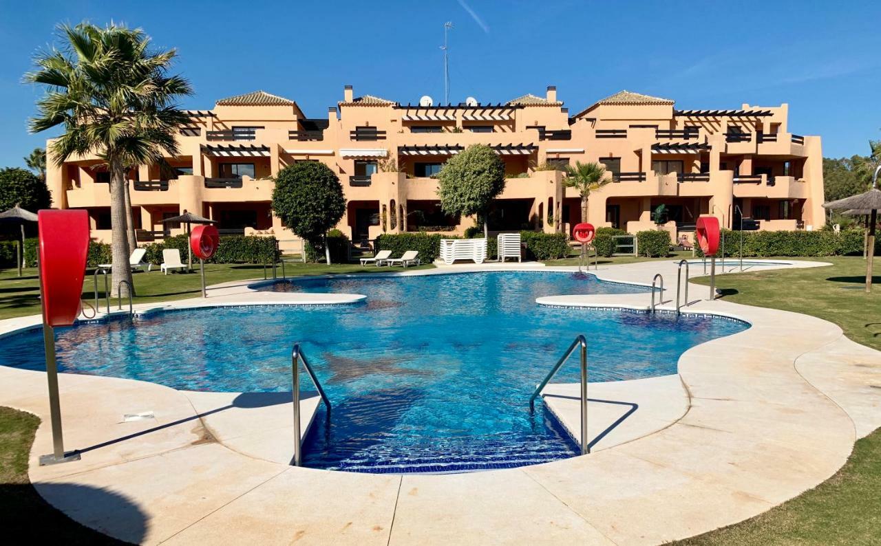 Casares Beach Golf Apartment With Private Garden Direct Pool Access ภายนอก รูปภาพ